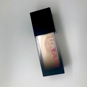 Huda Beauty MILKSHAKE #FauxFilter Foundation